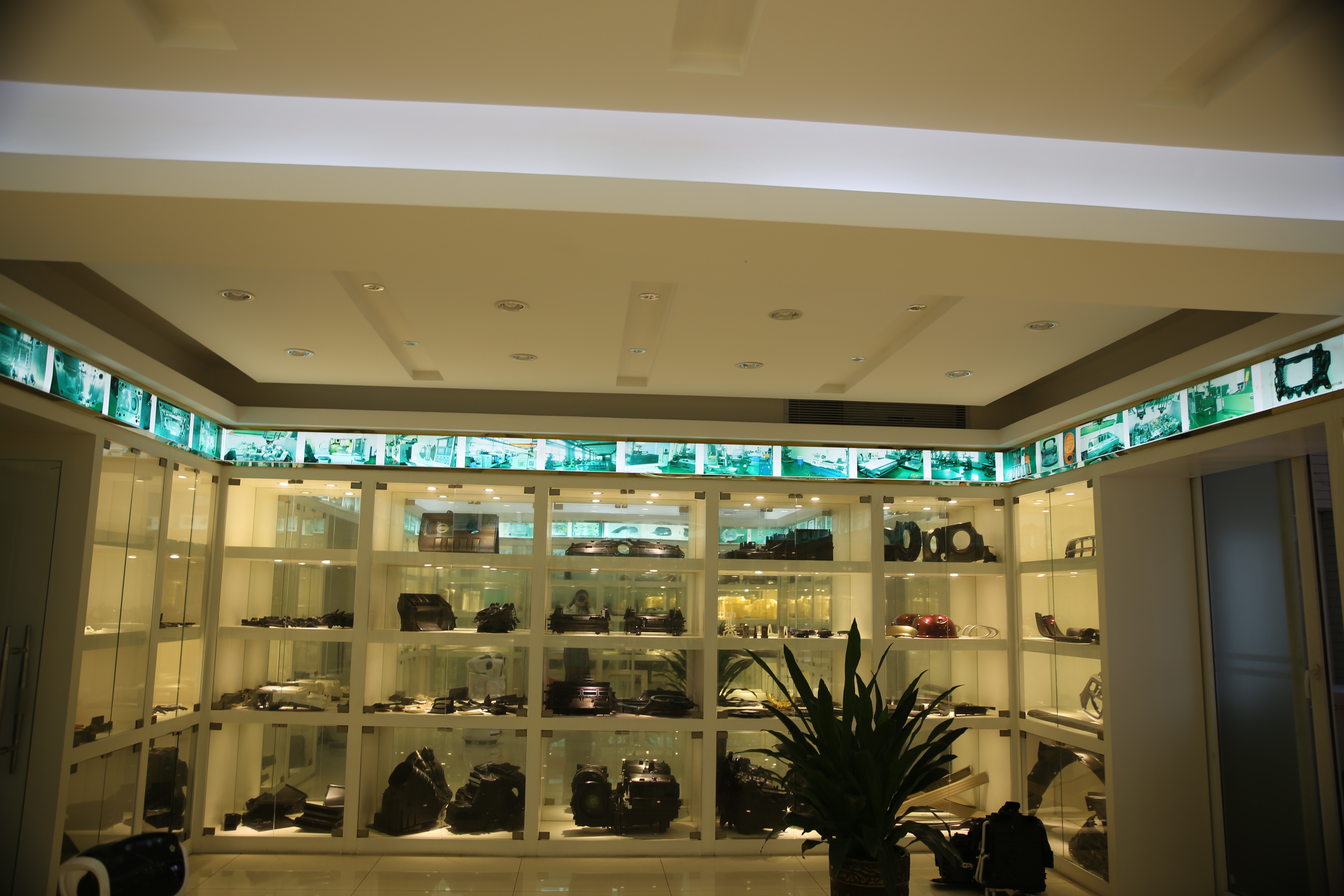 機(jī)器人模具展廳圖