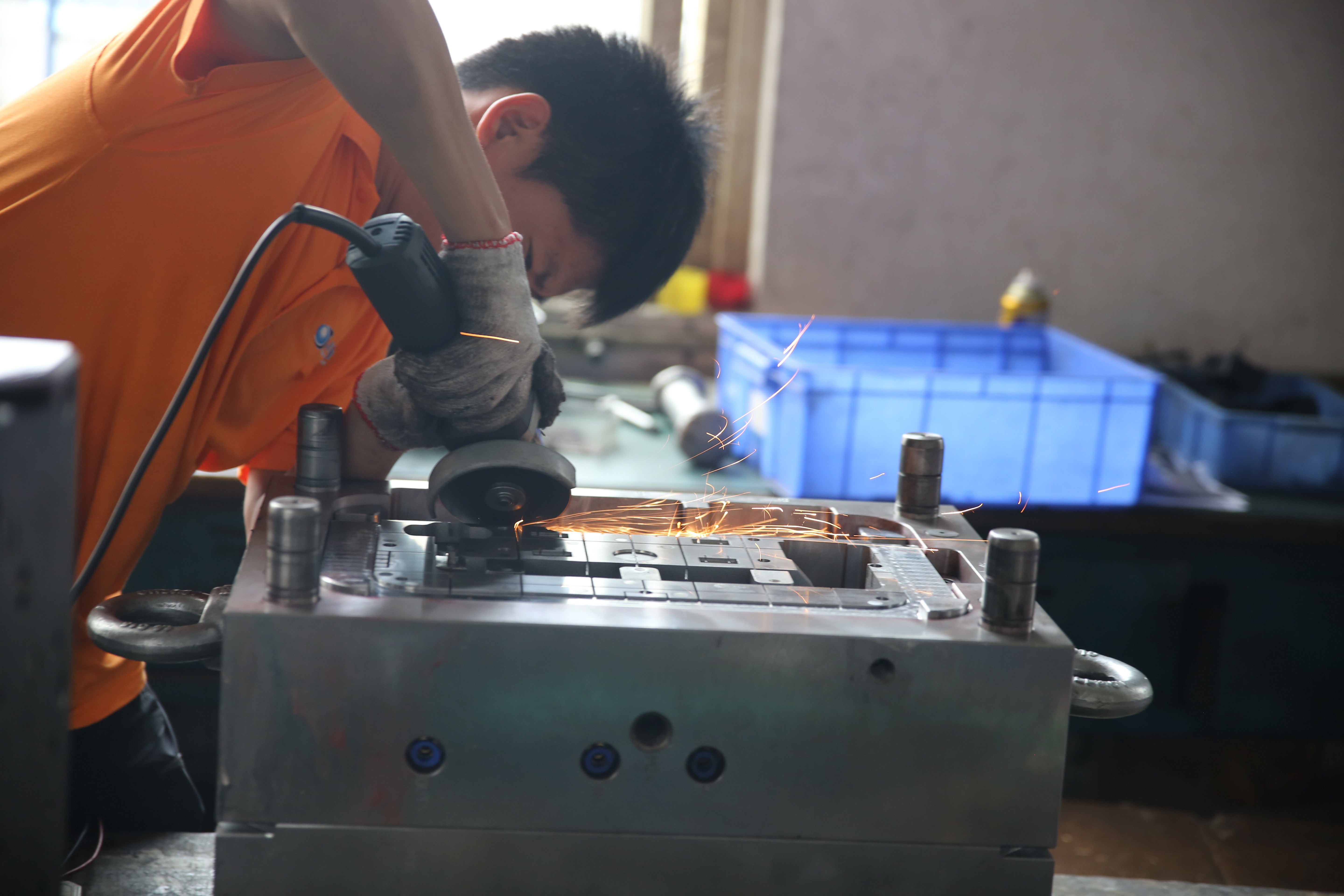 機(jī)器人模具現(xiàn)場圖片